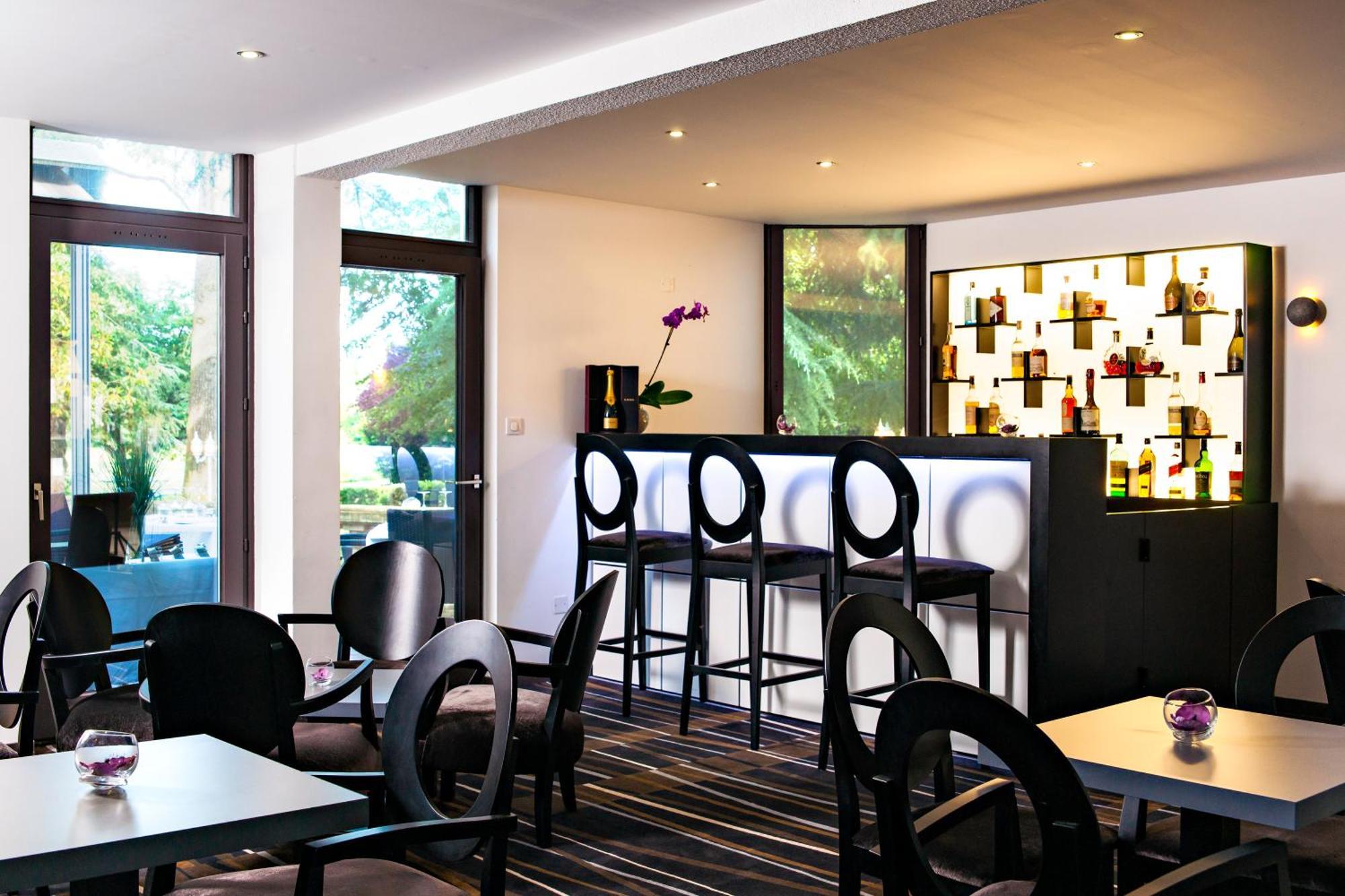 Hotel Restaurant Du Chateau De La Tour Beguey ภายนอก รูปภาพ