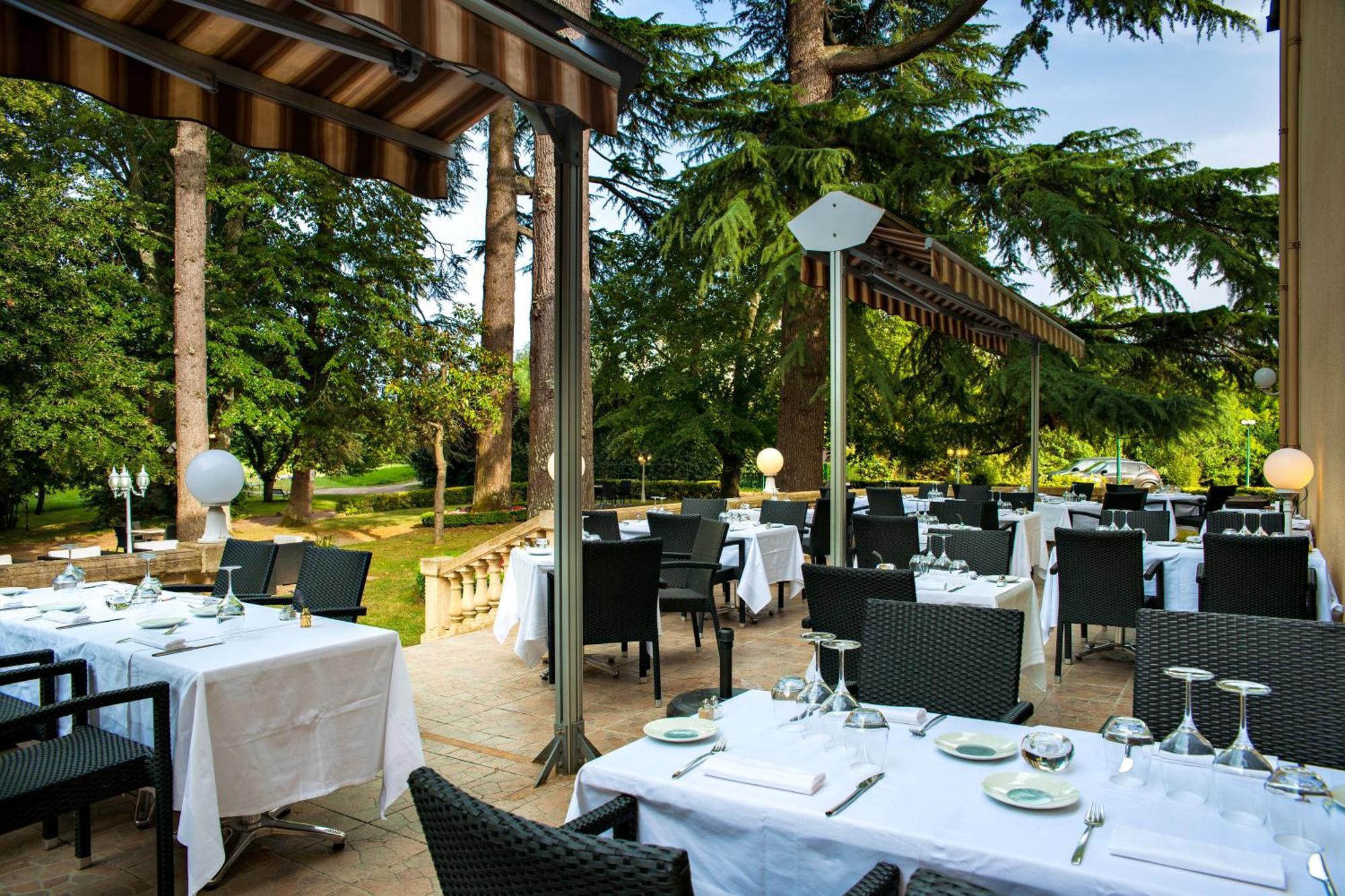 Hotel Restaurant Du Chateau De La Tour Beguey ภายนอก รูปภาพ