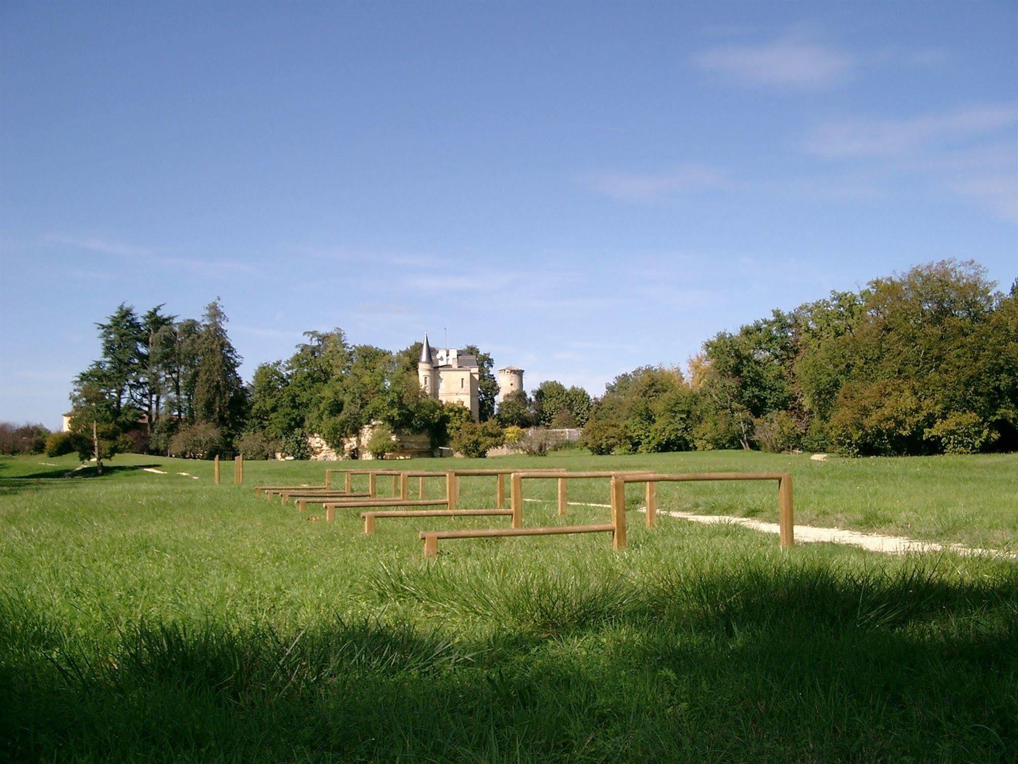 Hotel Restaurant Du Chateau De La Tour Beguey ภายนอก รูปภาพ